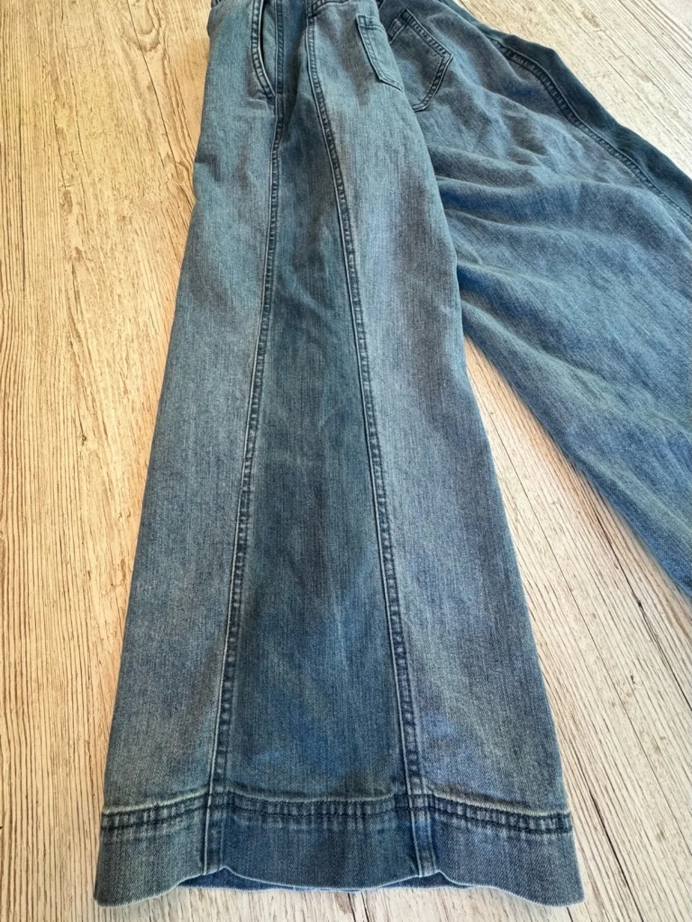Who What Wear Wide-Leg Crop Jeans in Washed Blue with Side Detail 6 - Picture 4 of 10
